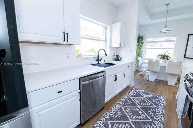 Building Photo - 23060 Sunfield Dr