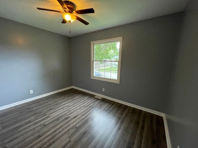 Foto del edificio - Split Foyer Available Now!