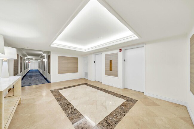 Foto del edificio - 250 Bradley Pl