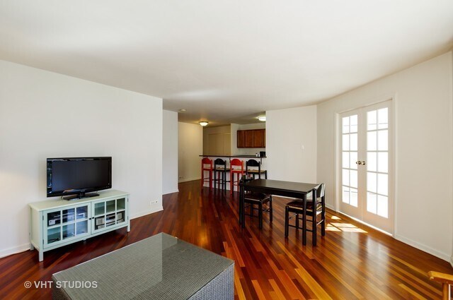 Foto del edificio - 222 E Pearson St