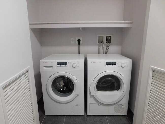 Building Photo - 34 Berry Street