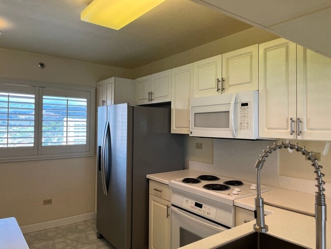 Building Photo - Country Club Villas - 2 bedrooms, 2 bath u...
