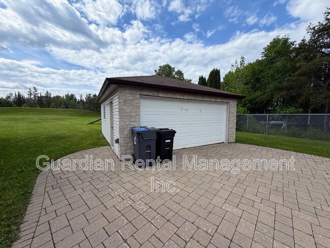 Building Photo - 2196 Falconcrest Dr