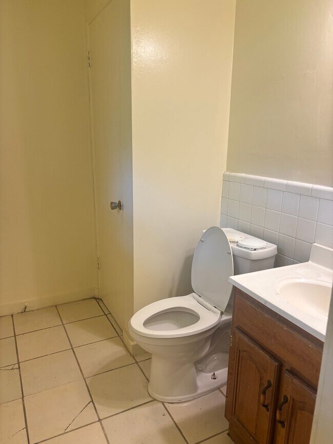 Building Photo - 1745 Woody Dr