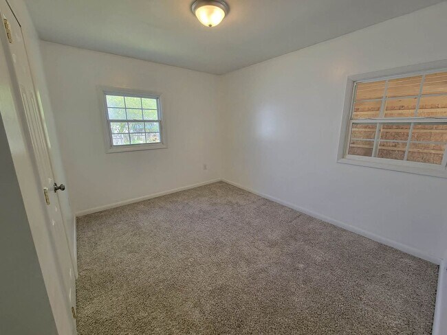 Foto del edificio - 44 Lambert Ridge Rd