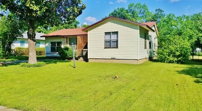 Foto del edificio - 12116 Hoblitzelle Dr