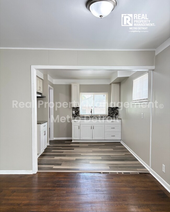 Building Photo - HARPER WOODS GEM