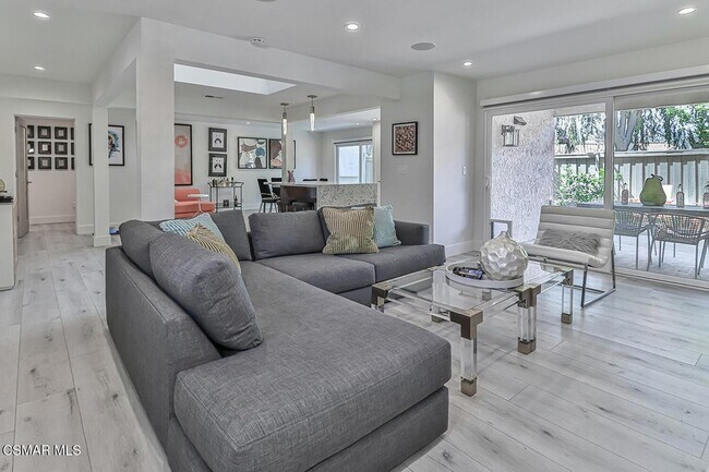 Foto del edificio - 643 Arroyo Oaks Dr