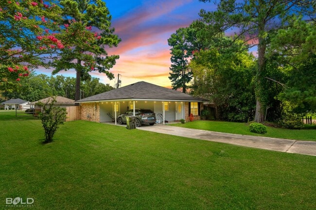 Building Photo - Check out this 3 bed 1 in Haughton