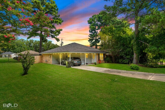 Foto del edificio - Check out this 3 bed 1 in Haughton