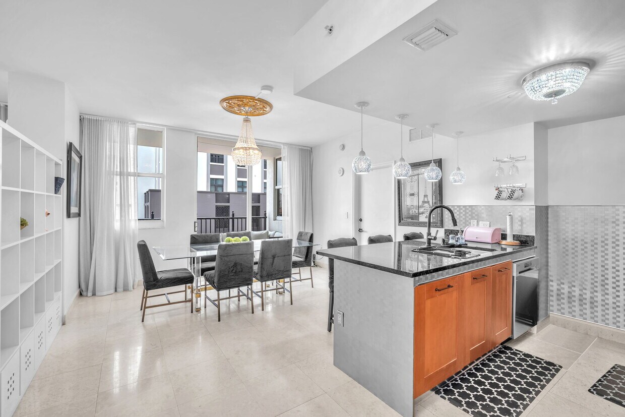 Foto principal - 4100 Salzedo St