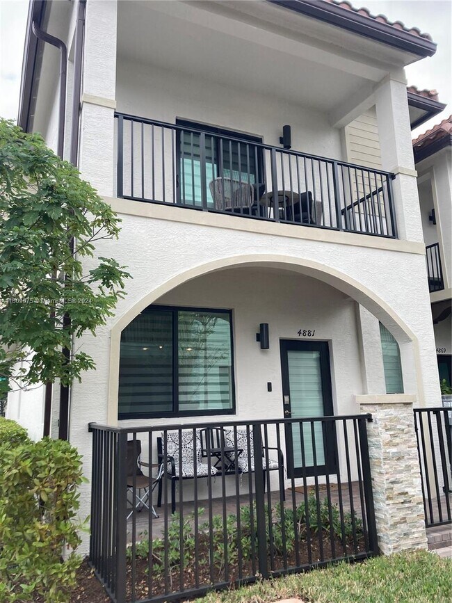 Foto del edificio - 4881 NW 83rd Pkwy