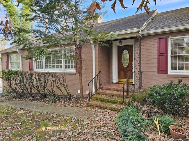 Building Photo - Knoxville 37919 - Short Term Lease option ...