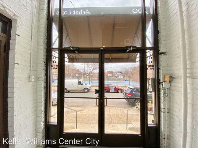 Building Photo - 2 br, 1 bath House - 700 S. 10th St 3A