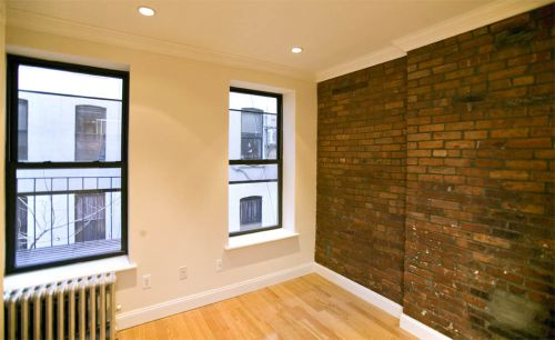 Primary Photo - 709 E 9th St