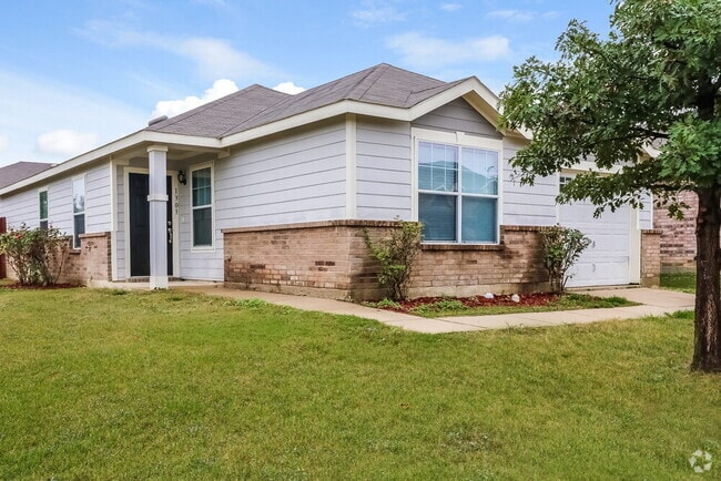 Building Photo - 1303 Macaw Ct