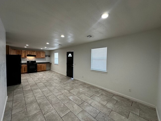 Building Photo - 3 BED 1BATH- BRAGGS, OK