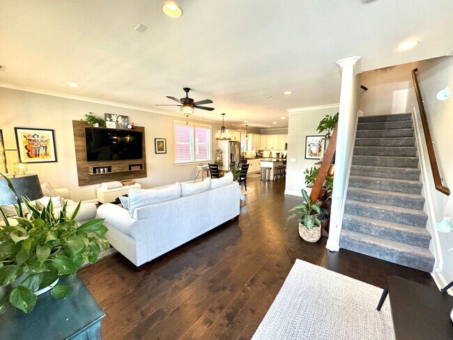 Foto del edificio - 3 Bedroom, 2.5 Bath Home w/ Fenced Yard and 2 Car Garage