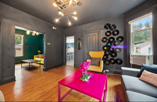 Foto del edificio - 819 24th Ave NE
