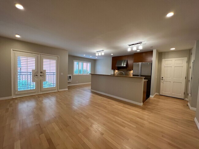 Building Photo - Ground Floor 1 Bedroom, 1 Bathroom  Unit at "The Palms"