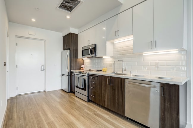Building Photo - 535 S Kingsley Dr Los Angeles, CA 90020
