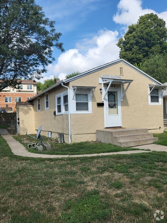 Building Photo - 2425 S Norton Ave