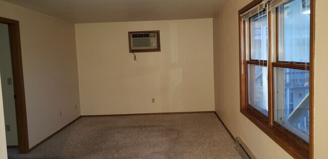 Foto del edificio - 532 E Bronson Rd