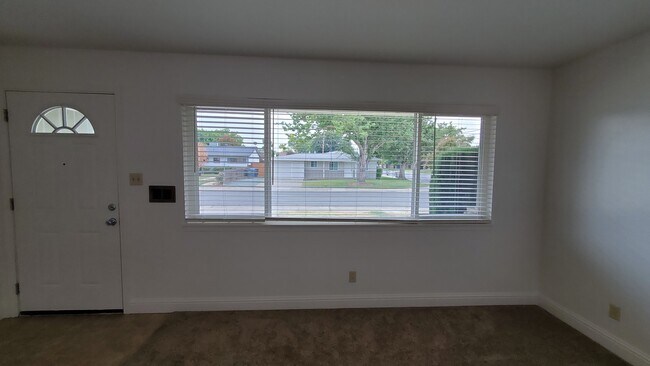 Foto del edificio - 6988 McQuillan Cir