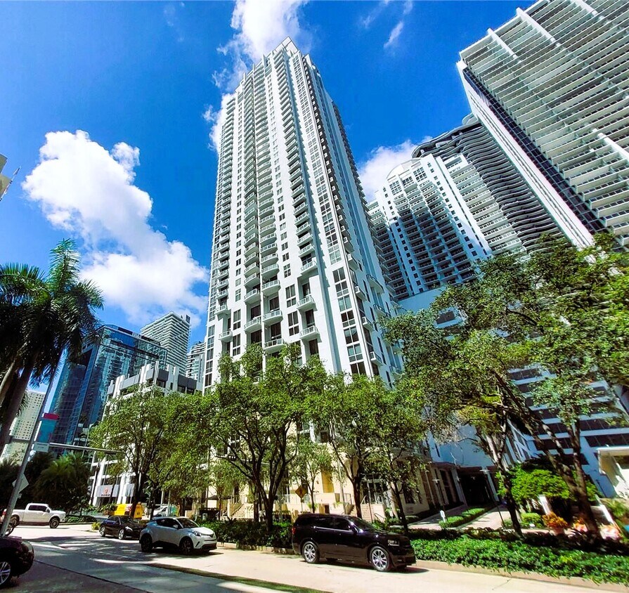 Primary Photo - 1050 Brickell Ave
