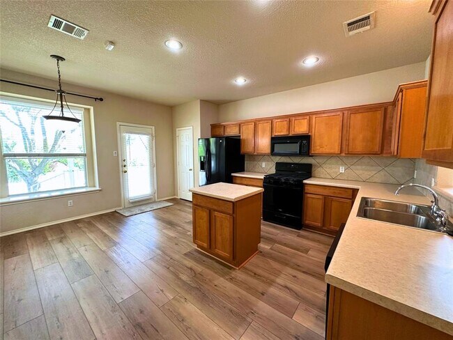 Foto del edificio - 326 Bandstand Ln