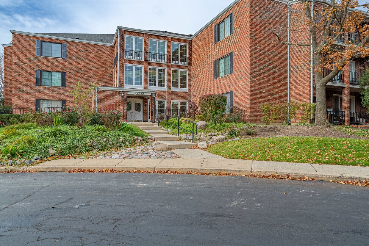 Foto principal - 520 Biesterfield Rd