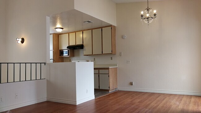 Foto del edificio - 24216 Sylvan Glen Rd