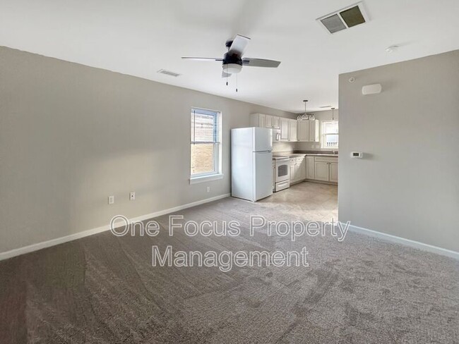 Foto del edificio - 414 W 4th St