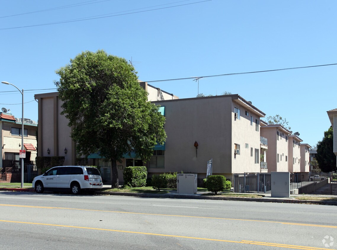 Primary Photo - Victoria Apartments