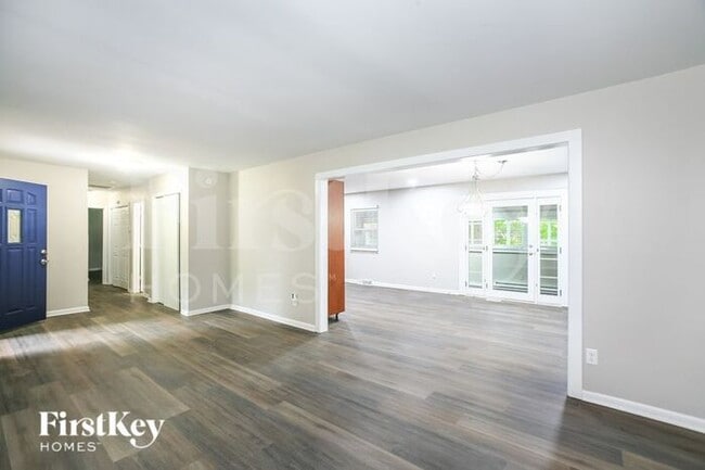 Foto del edificio - 6050 Northland Rd