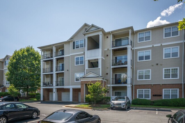 Building Photo - 2-Bedroom, 2-Bath with Scenic Views in Ger...