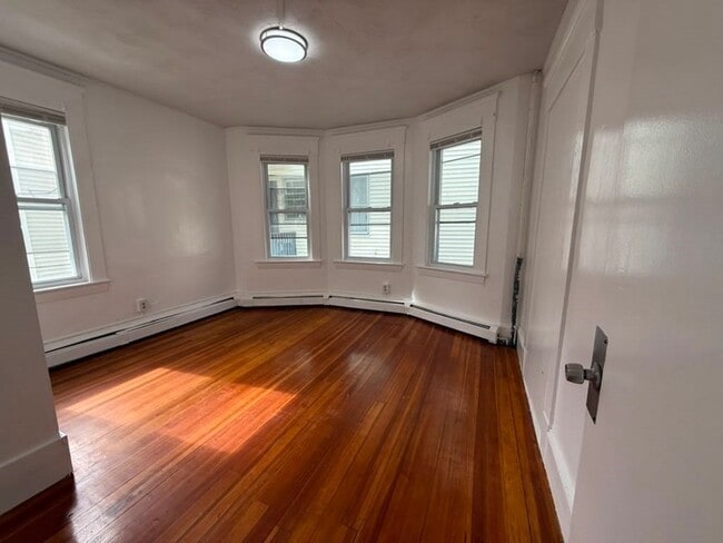 Building Photo - 153 Bailey St