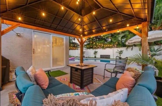 Foto del edificio - 6450 Woodland Blvd