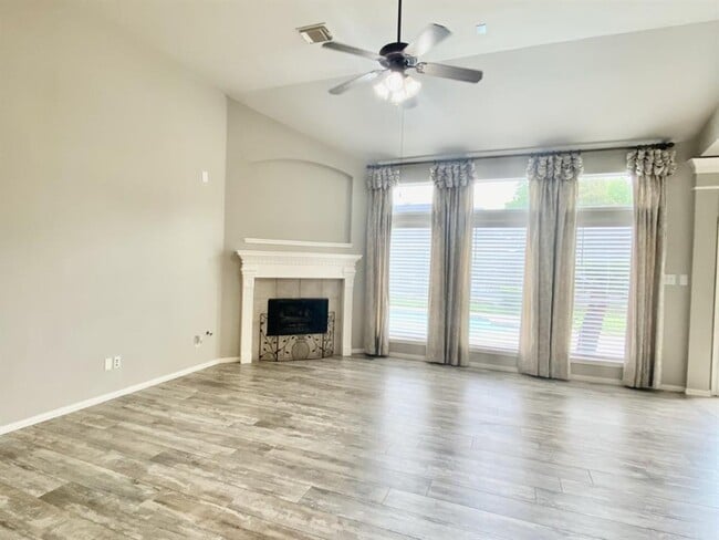 Building Photo - 7807 Highland Glen Dr