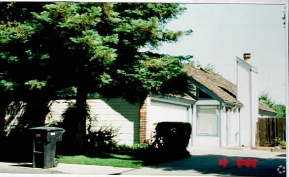 Primary Photo - 2001 Floyd Ave