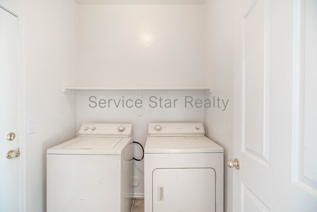 Building Photo - 1708 S 79th Glen