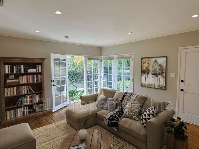 Building Photo - 850 Commonwealth Ave