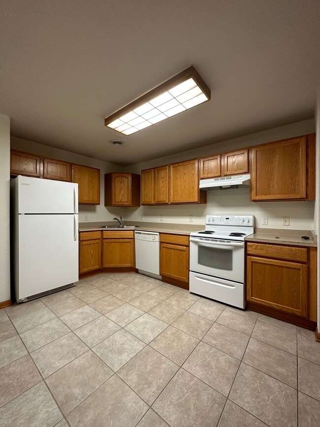 Building Photo - Silver Drive Apartments