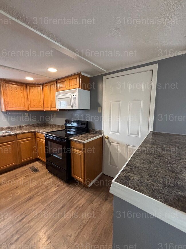 Foto del edificio - Two bed One bath house for rent! Available NOW!