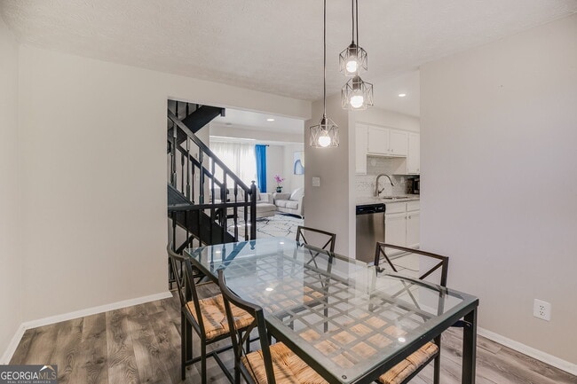 Building Photo - 6413 Wedgewood Trce