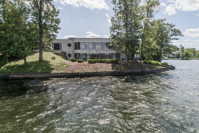 Foto del edificio - 9242 Diamond Pointe Dr