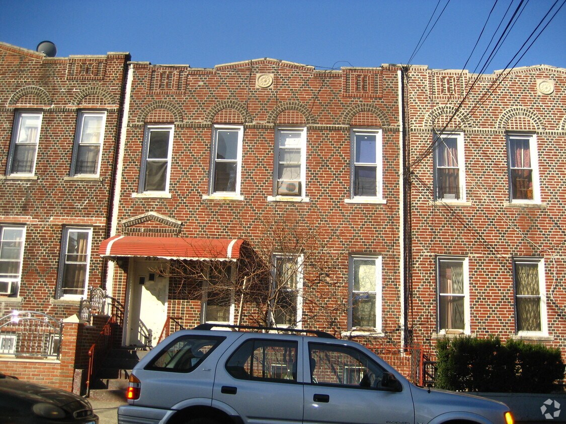 Foto principal - 38-22 111th St