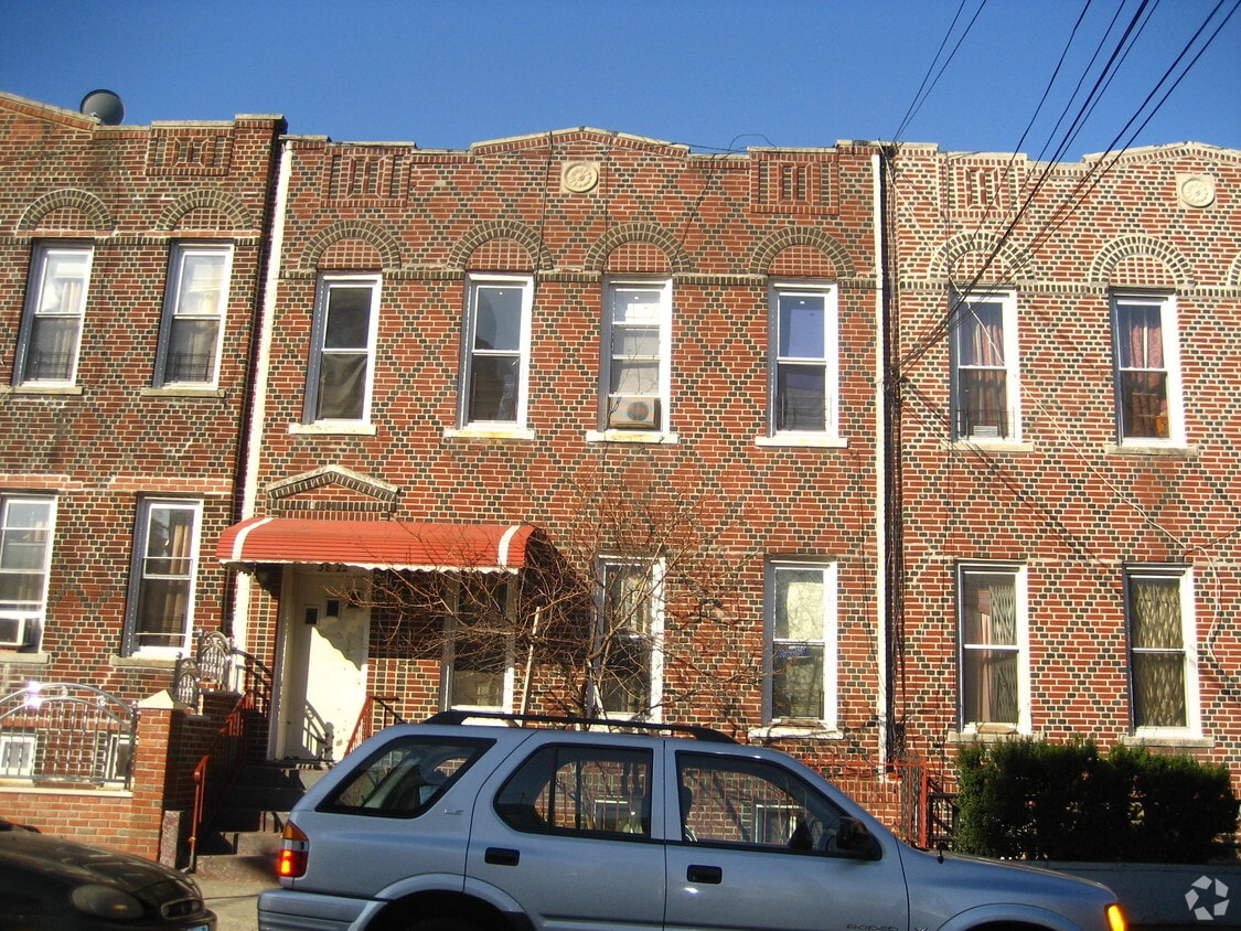 Primary Photo - 38-22 111th St