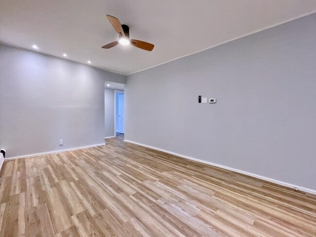 Building Photo - 259 3rd St