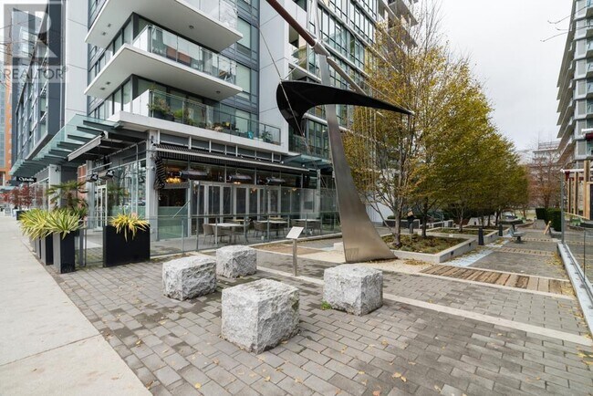 Photo du bâtiment - 159-159 W 2nd Ave